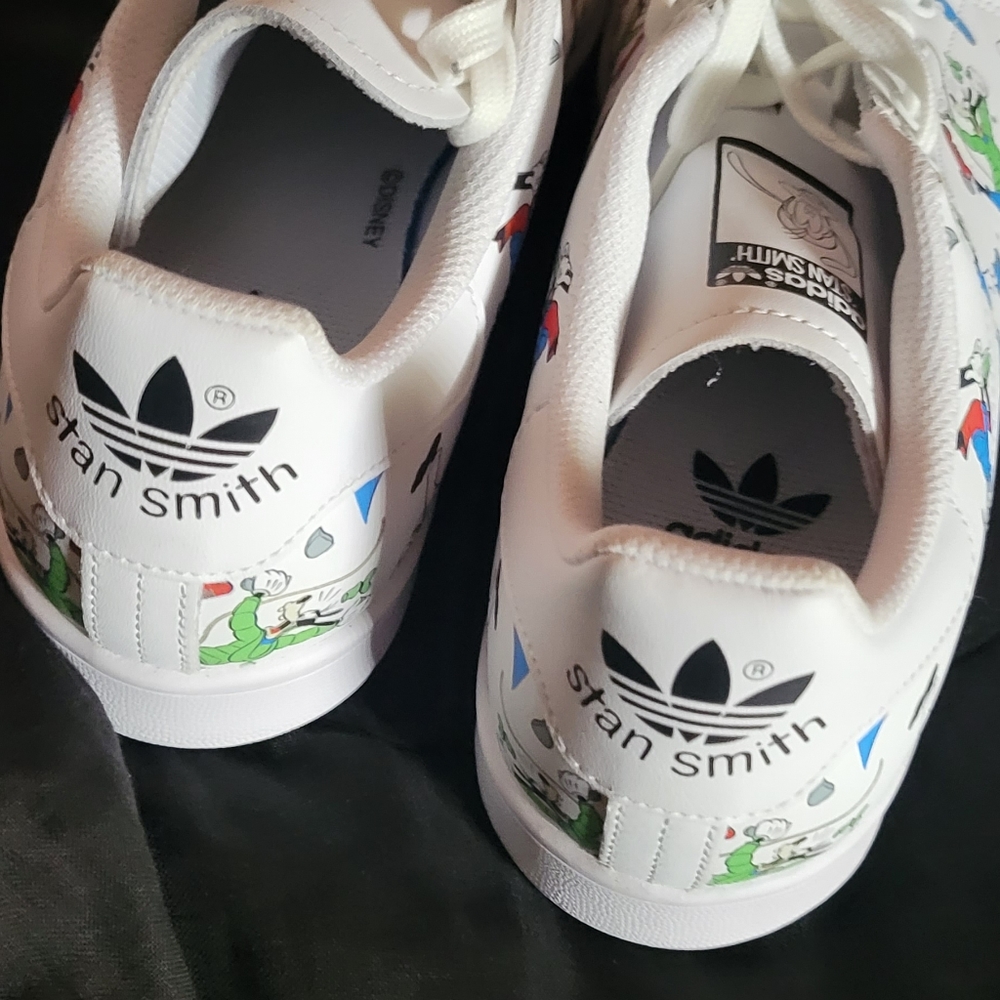 Adidas tenis shoes